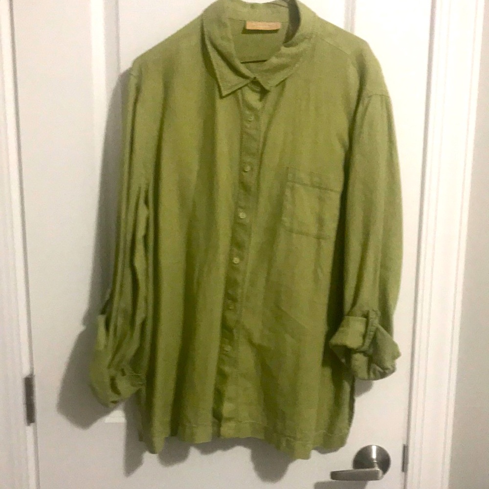 Kate Hill 💯linen button down shirt w/ side slits